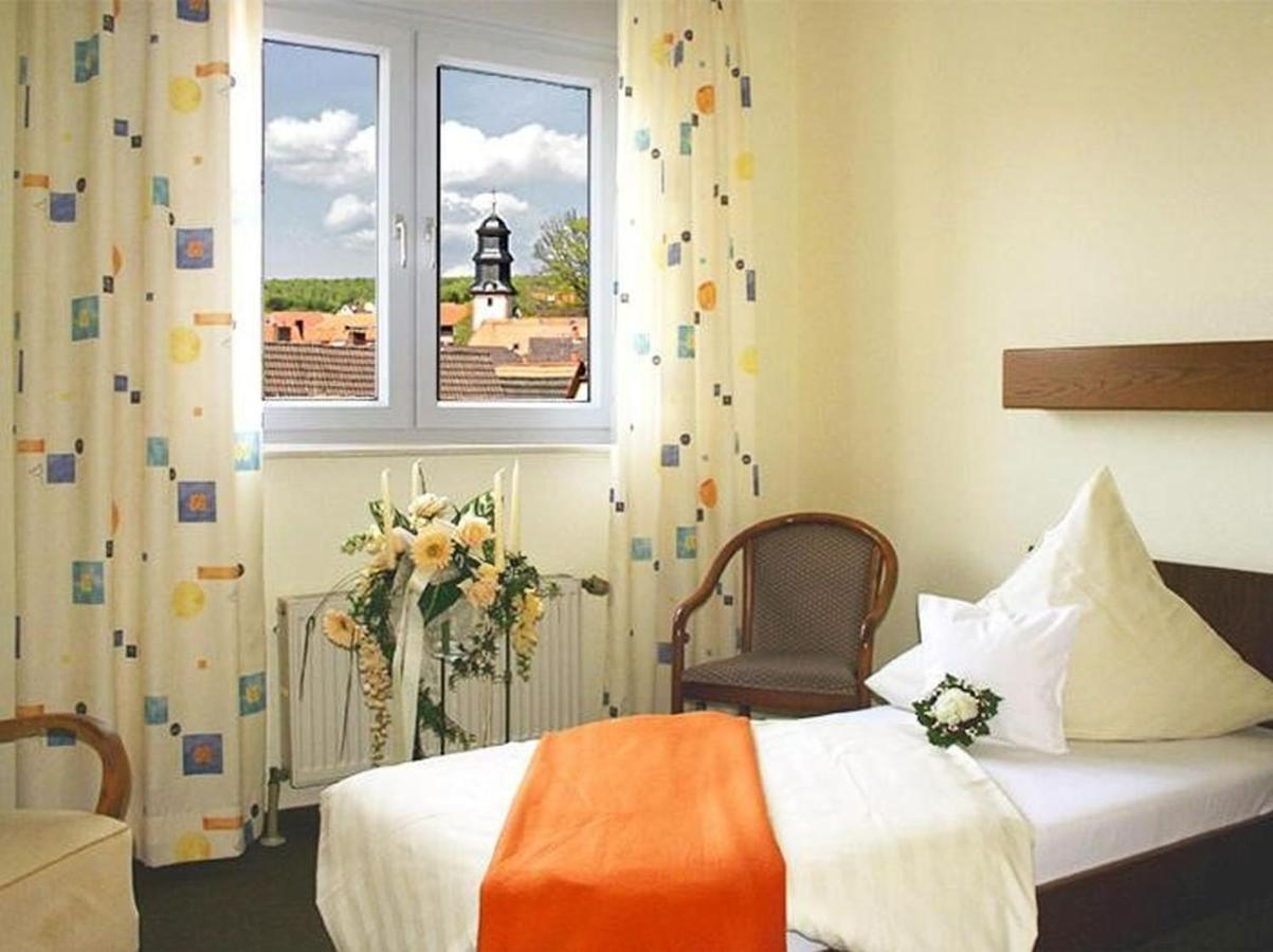 Hotel Zur Krone Ronneburg  Exteriör bild