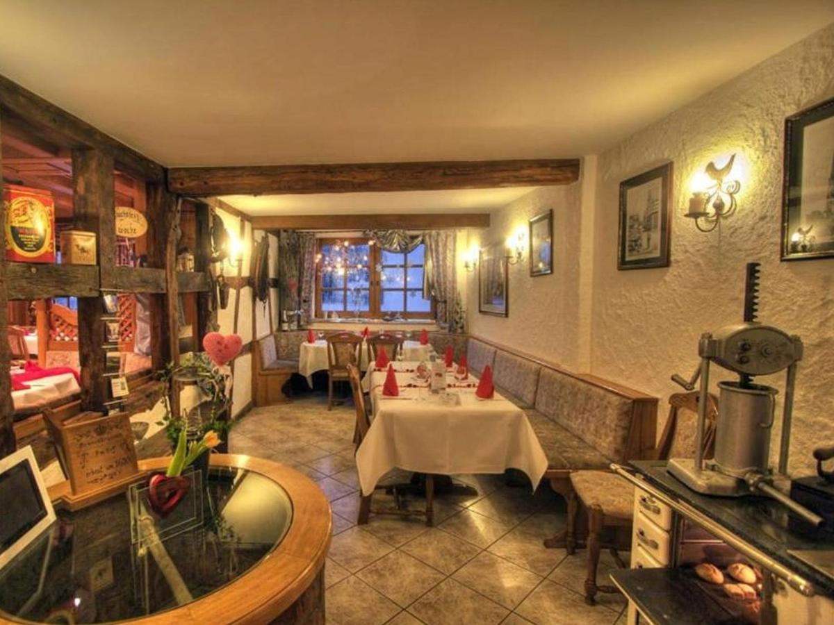 Hotel Zur Krone Ronneburg  Exteriör bild